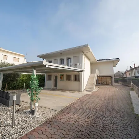 Nirvana's 3 Near Venice *