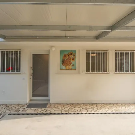Nirvana's 3 Near Venice * 노알레