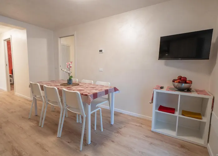 Nirvana's 3 Near Venice *