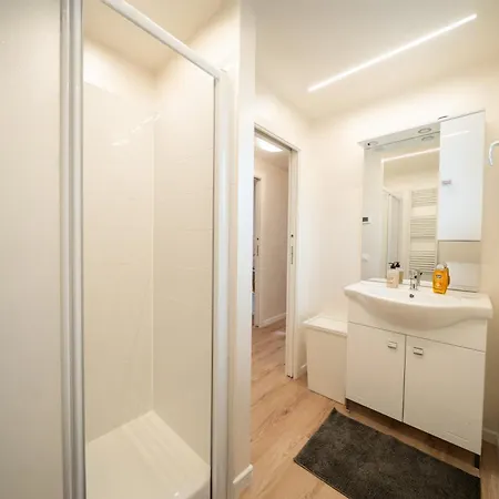 Nirvana's 3 Near Venice Apartmán