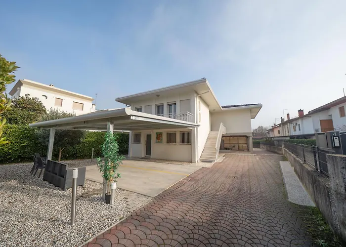 Nirvana's 3 Near Venice *