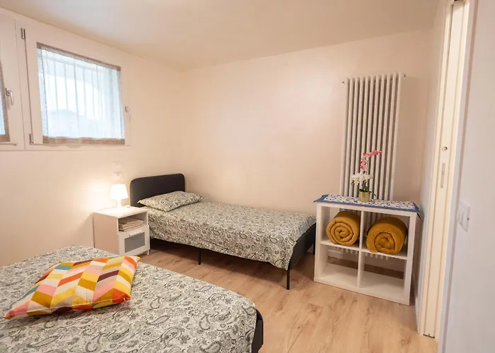 Nirvana's 3 Near Venice